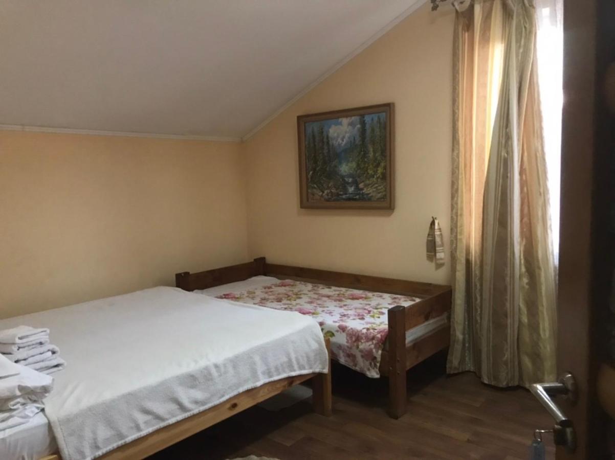 乌日霍罗德 Кімнати В Центрі酒店 外观 照片